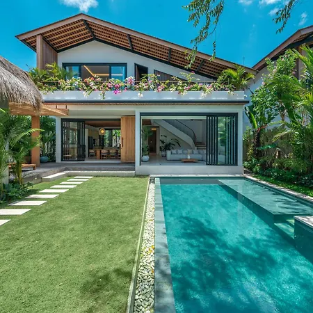 Casa Kameelya - Modern Tropical 4Br Villa In Central Canggu